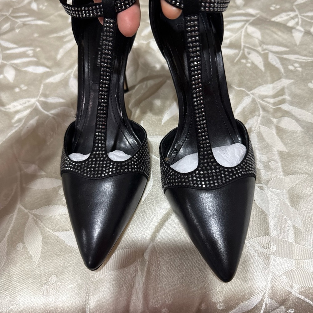White House Black Market Black Heels with Pointed Toe and Glossy Finish